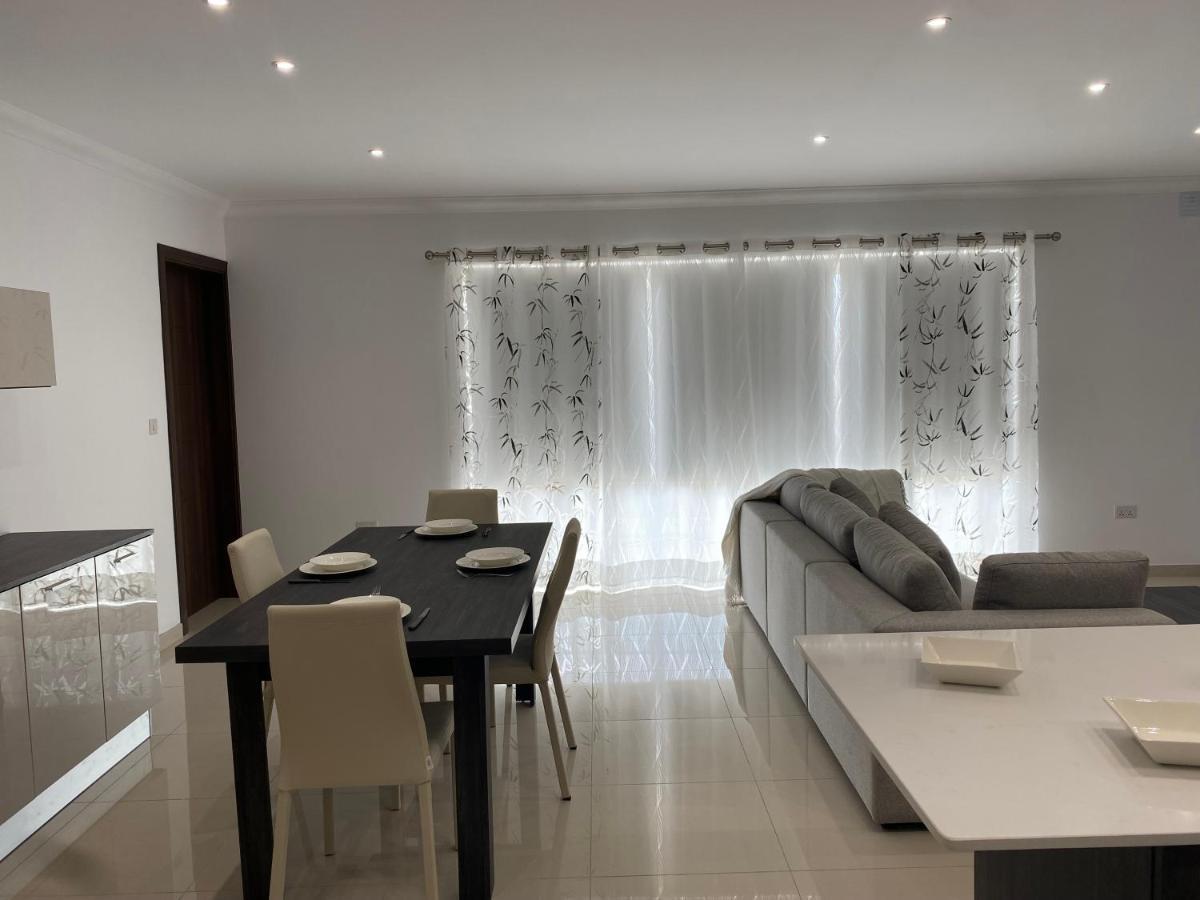 New 3 Bedroom Apartment Close To Airport Zurrieq Bagian luar foto